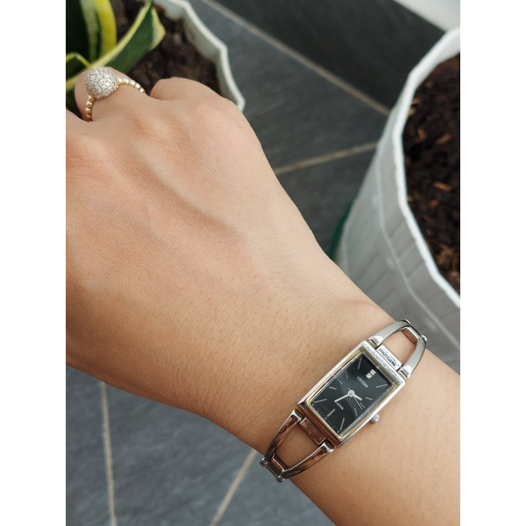 Đồng hồ nữ Citizen mặt tank đen chạy pin hàng Si