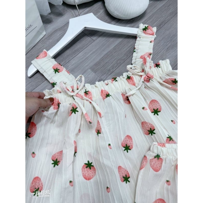 Mã BN01Bộ Đùi Ngủ Xốp Gân Hình Cổ Vuông tay bèo.