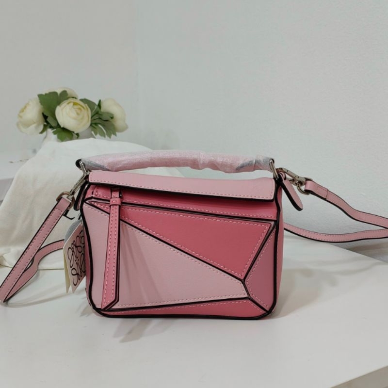 Túi mini Lo3we" Large Puzzle Edge bag in grained calfskin.