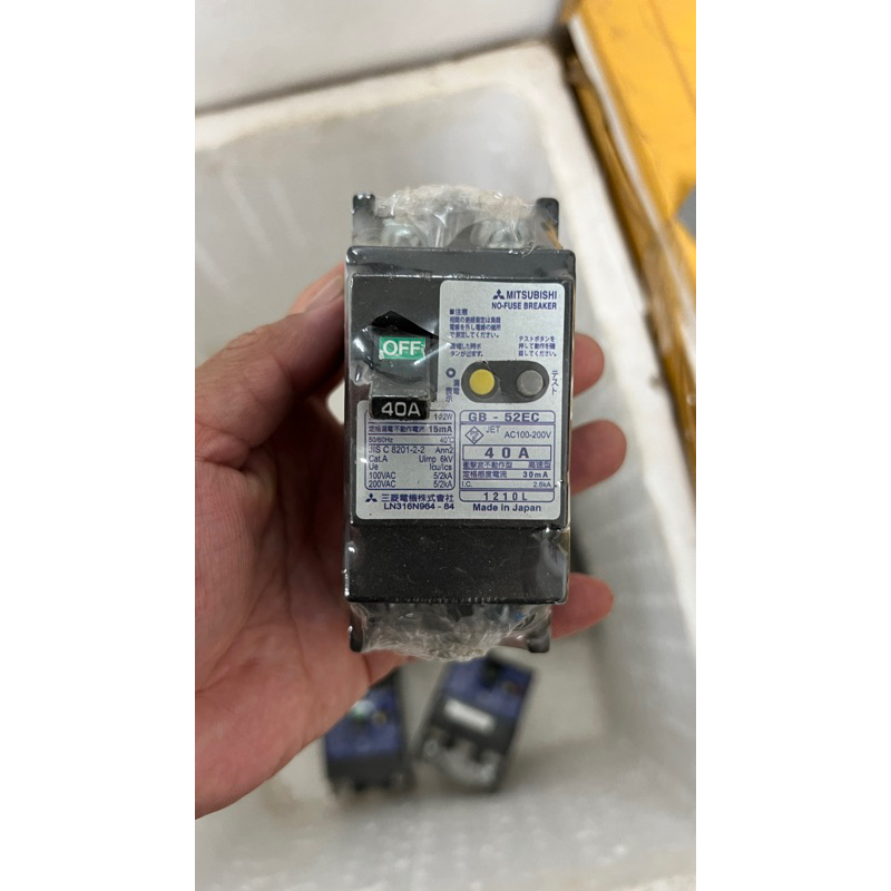Aptomat chống giật 40A 1pha 2 cực Có chân gài