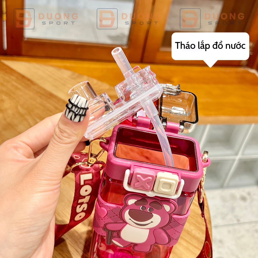Bình Nước Gấu Dâu 2 Ngăn Vuông 520ml  Có Ống Hút Đàn Hồi Nhựa TRITAN Cao Cấp