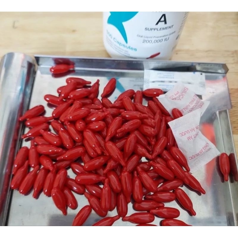 Vitamin chuẩn Canada A 200000 IU (viên đỏ)/ 100000(viên xanh)