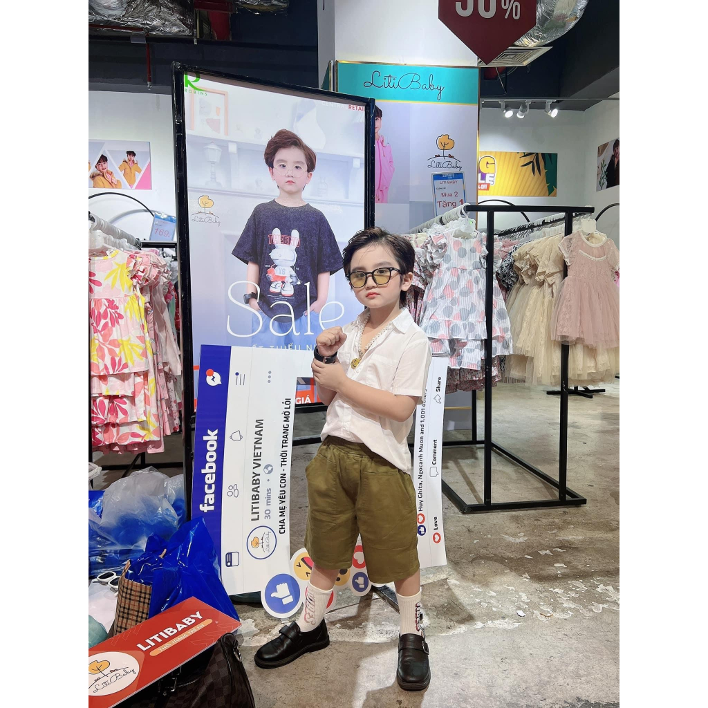 Áo sơ mi trắng cộc tay bé trai , bé gái size cho bé 28 - 45kg . Chất cực mềm và đẹp . Thương hiệu Litibaby