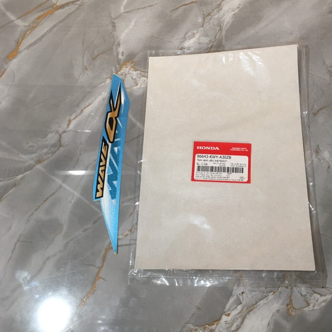 Tem cánh yếm bên trái HONDA WAVE A100 năm 2013 màu Xanh ngọc. *B203* 86643KWYA30ZB