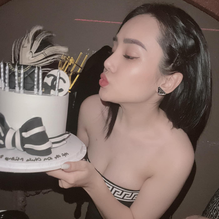 Khuyên tai PRA8 tam giác hiệu cá tính cực chất