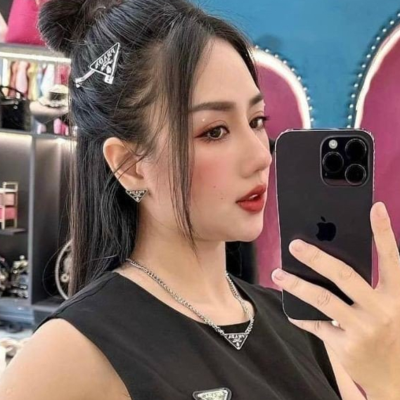 Khuyên tai PRA8 tam giác hiệu cá tính cực chất