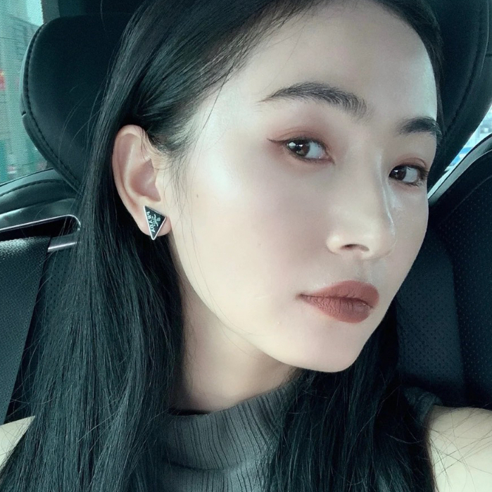 Khuyên tai PRA8 tam giác hiệu cá tính cực chất