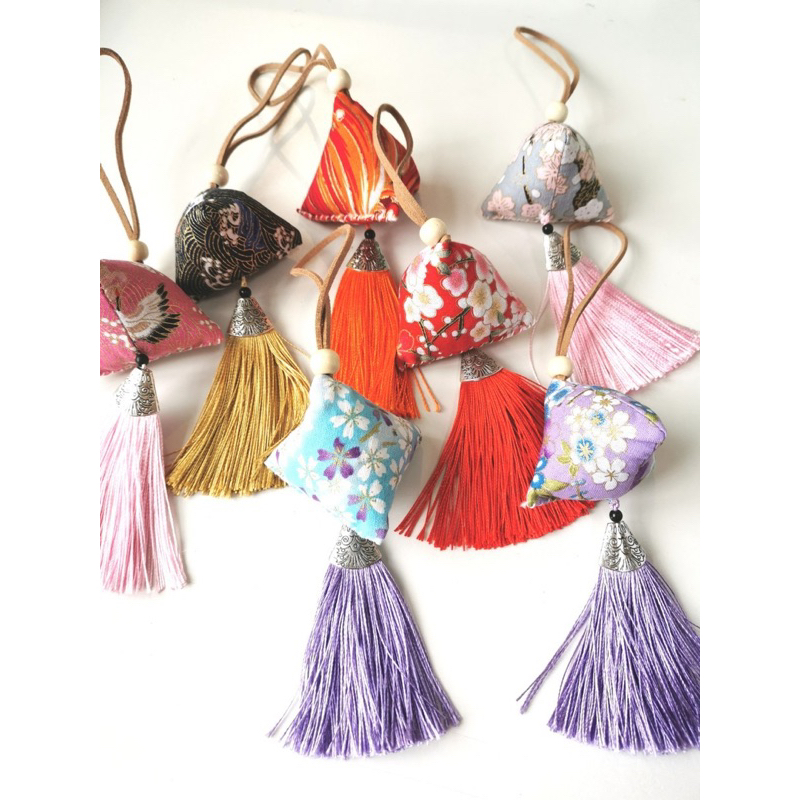 Túi thơm may mắn, Túi có lá ngải cứu phong thuỷ