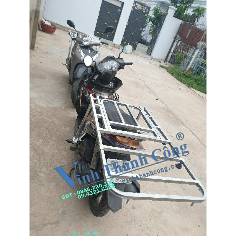 Baga chở hàng tùy chỉnh chiều cao theo xe, có thể kéo dài ở sau xe từ (50x70cm đến 1 mét )vẫn có thể mở cốp đổ xăng