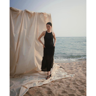 Đầm Linen cổ yếm dáng suông màu đen