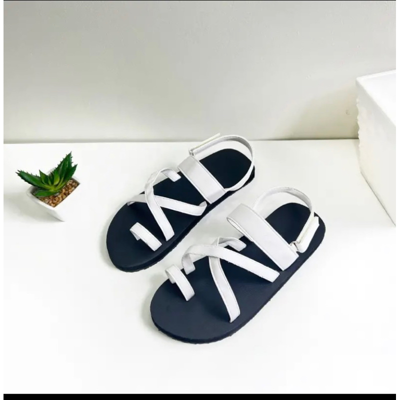 DÉP SANDAL THIẾT KẾ DÂY CHÉO ĐEN TRẮN
