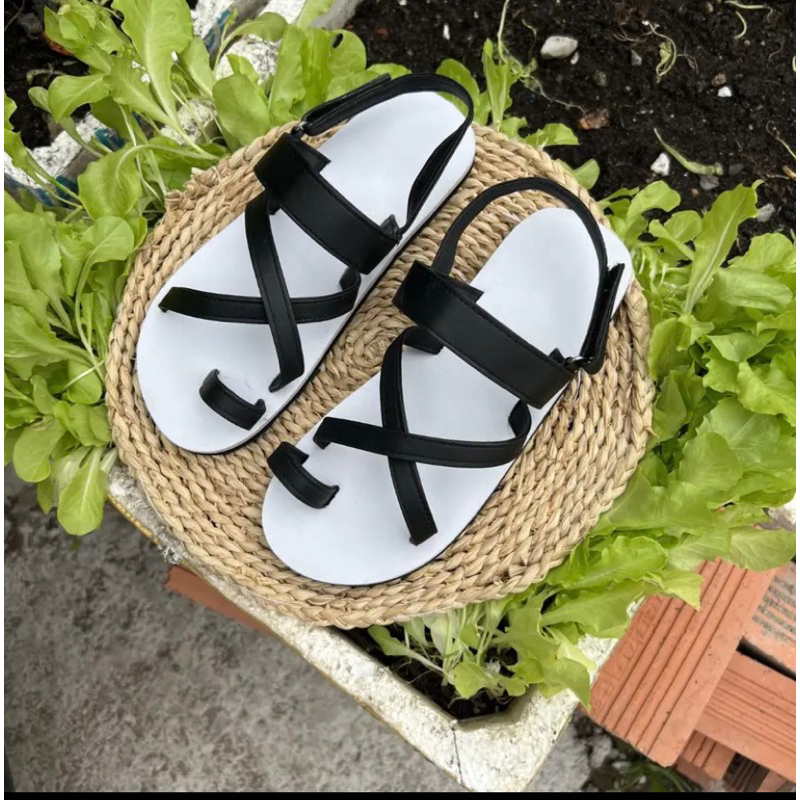 DÉP SANDAL THIẾT KẾ DÂY CHÉO ĐEN TRẮN