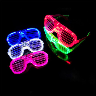 Mắt kính gắn đèn led nhấp nháy