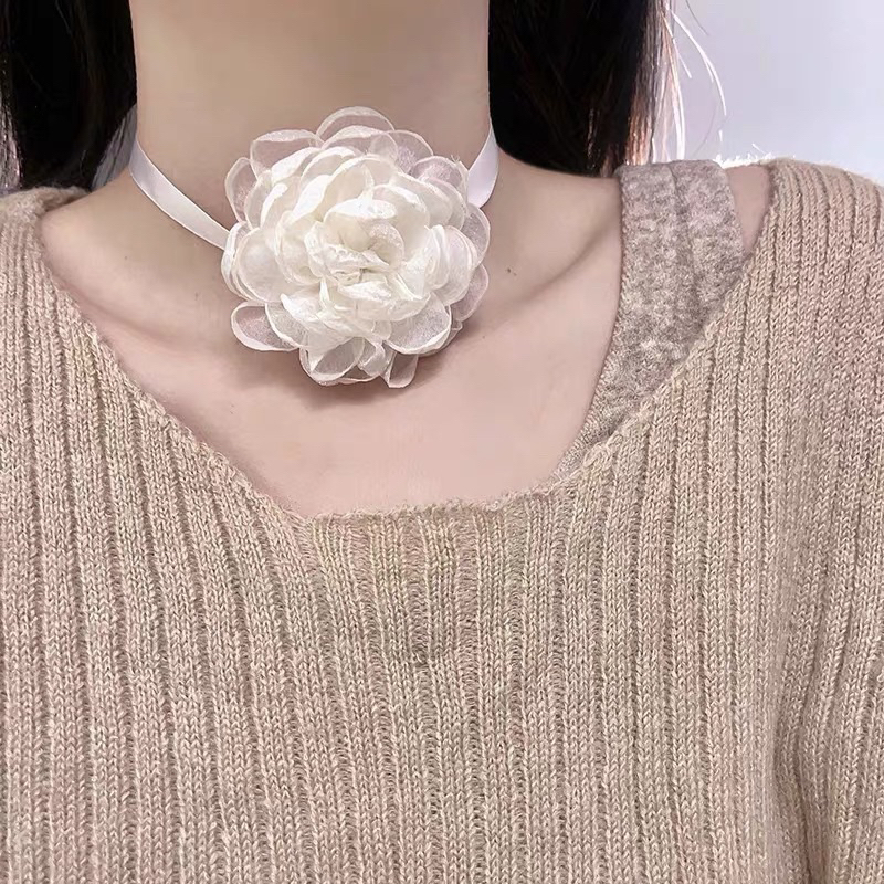 vòng cổ hoa xinh