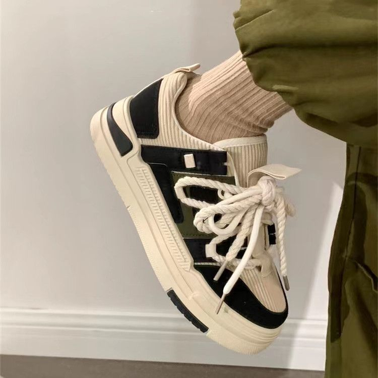 Giày thời trang nữ mẫu giày thể thao sneaker nữ chất liệu da pu đế cao 3cm với 2 màu đen trắng