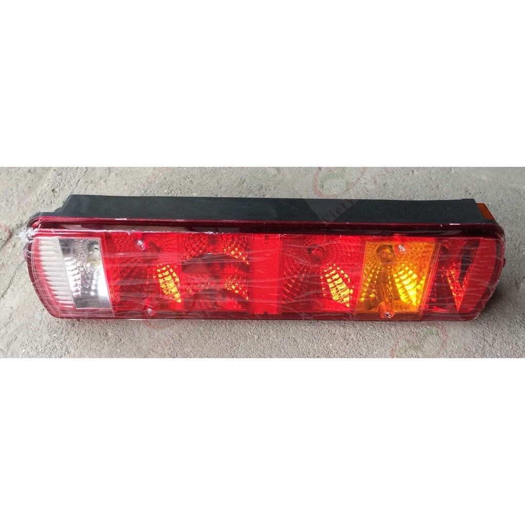 Đèn hậu ô tô lắp xe howo 371.