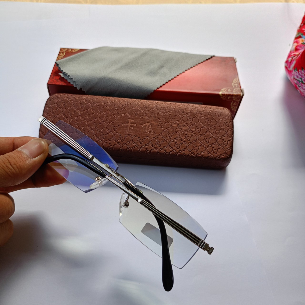 Kính viễn thị đọc sách mặt khoan không viền chuẩn độ dành cho nam và nữ kiểu dáng sang trọng L1020