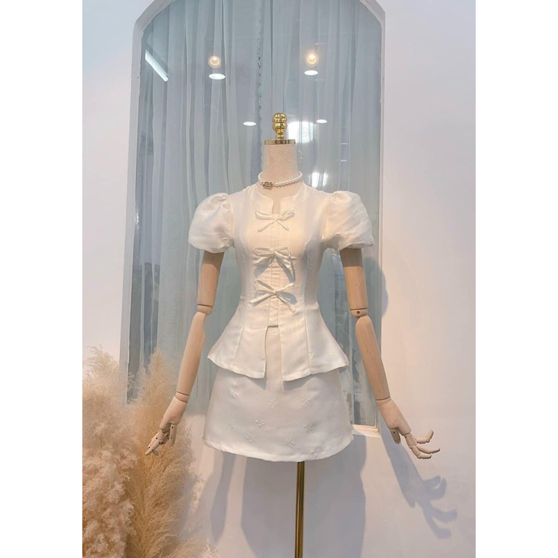 EMILY TOP/ ÁO TAY PHỒNG CHẤT TAFTA THÊU HOA