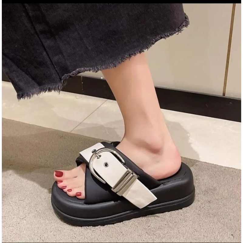 Dép Nữ Quai Chéo Kèm Khoá Sang Chảnh hot trend 2023!