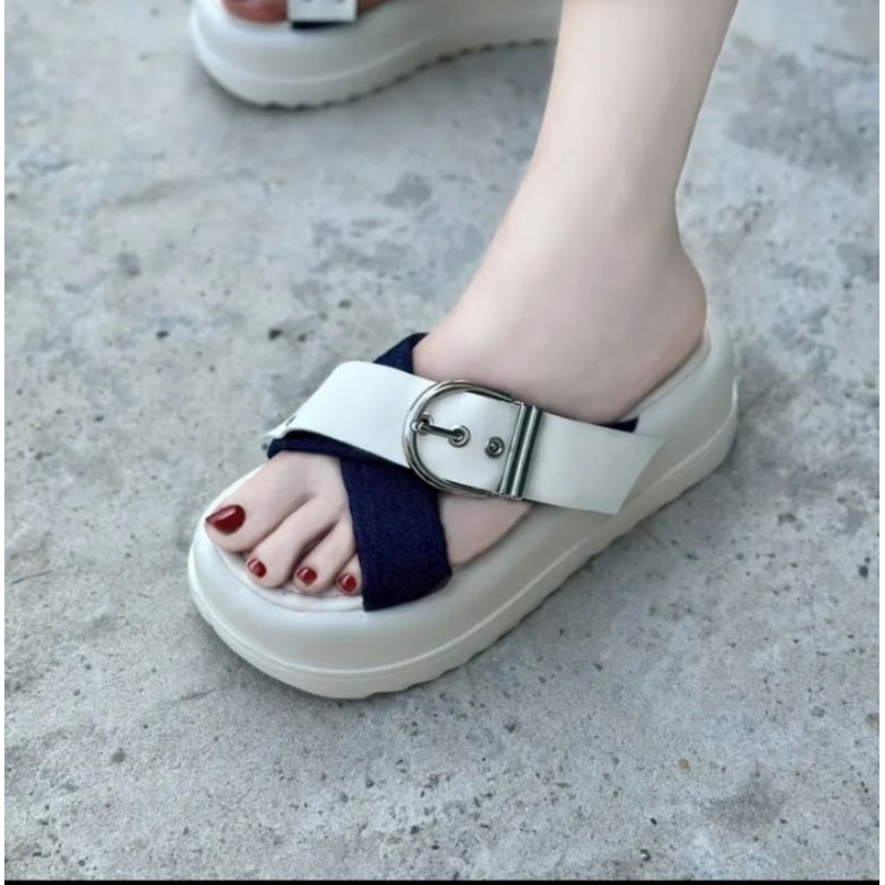 Dép Nữ Quai Chéo Kèm Khoá Sang Chảnh hot trend 2023!