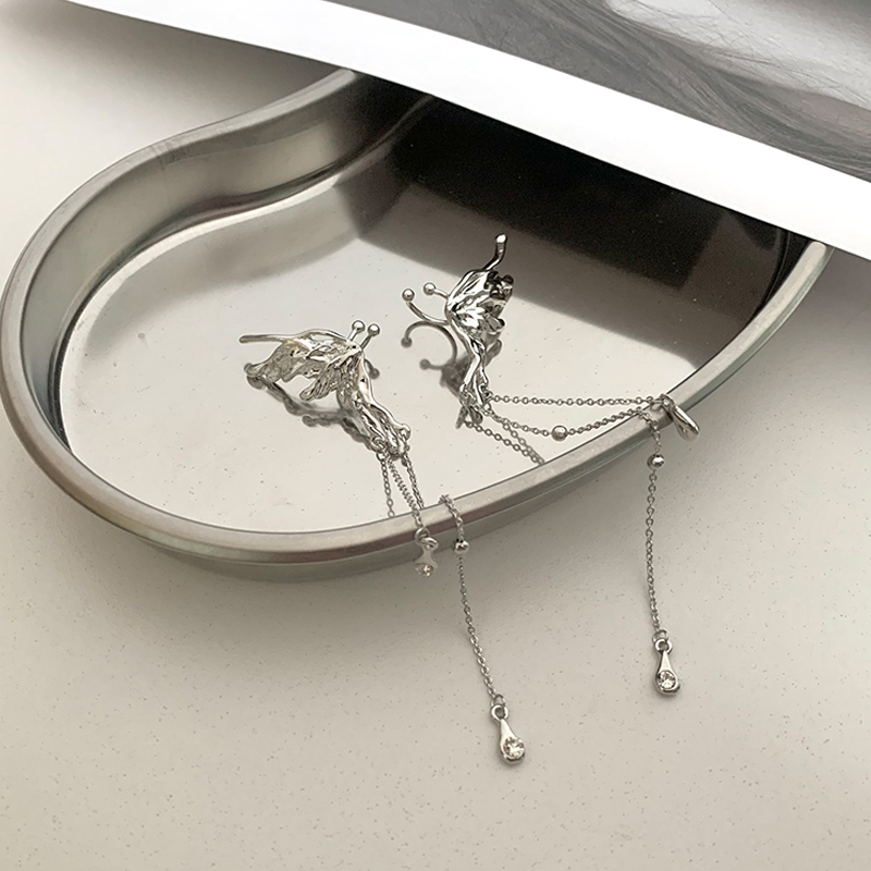 Miumiua🔮1 Đôi Khuyên tai kẹp vành hình cánh bướm cách điệu phối xích thả dài duyên dáng