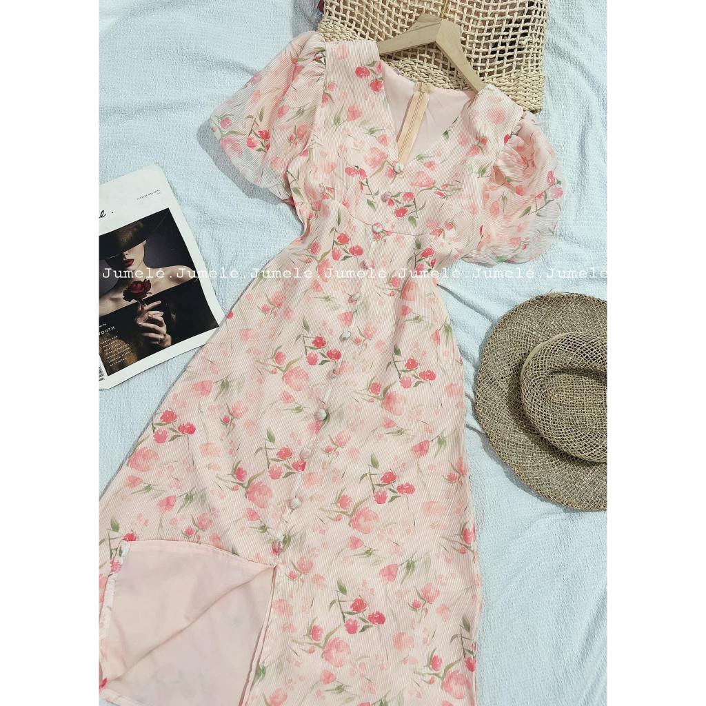 Đầm hoa nút bọc thiết kế cổ V