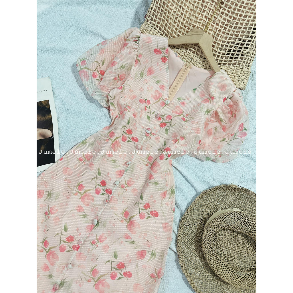 Đầm hoa nút bọc thiết kế cổ V