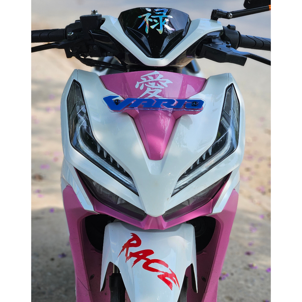 Bảng tên xe Vario Chữ Nổi - Chữ Vario gắn trước xe - Đồ chơi xe Vario - Phụ kiện xe Vario - Trang trí