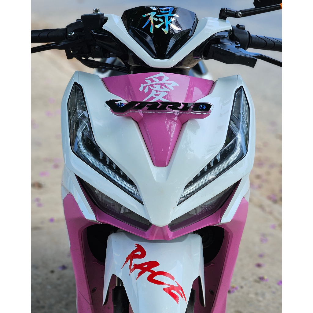 Bảng tên xe Vario Chữ Nổi - Chữ Vario gắn trước xe - Đồ chơi xe Vario - Phụ kiện xe Vario - Trang trí