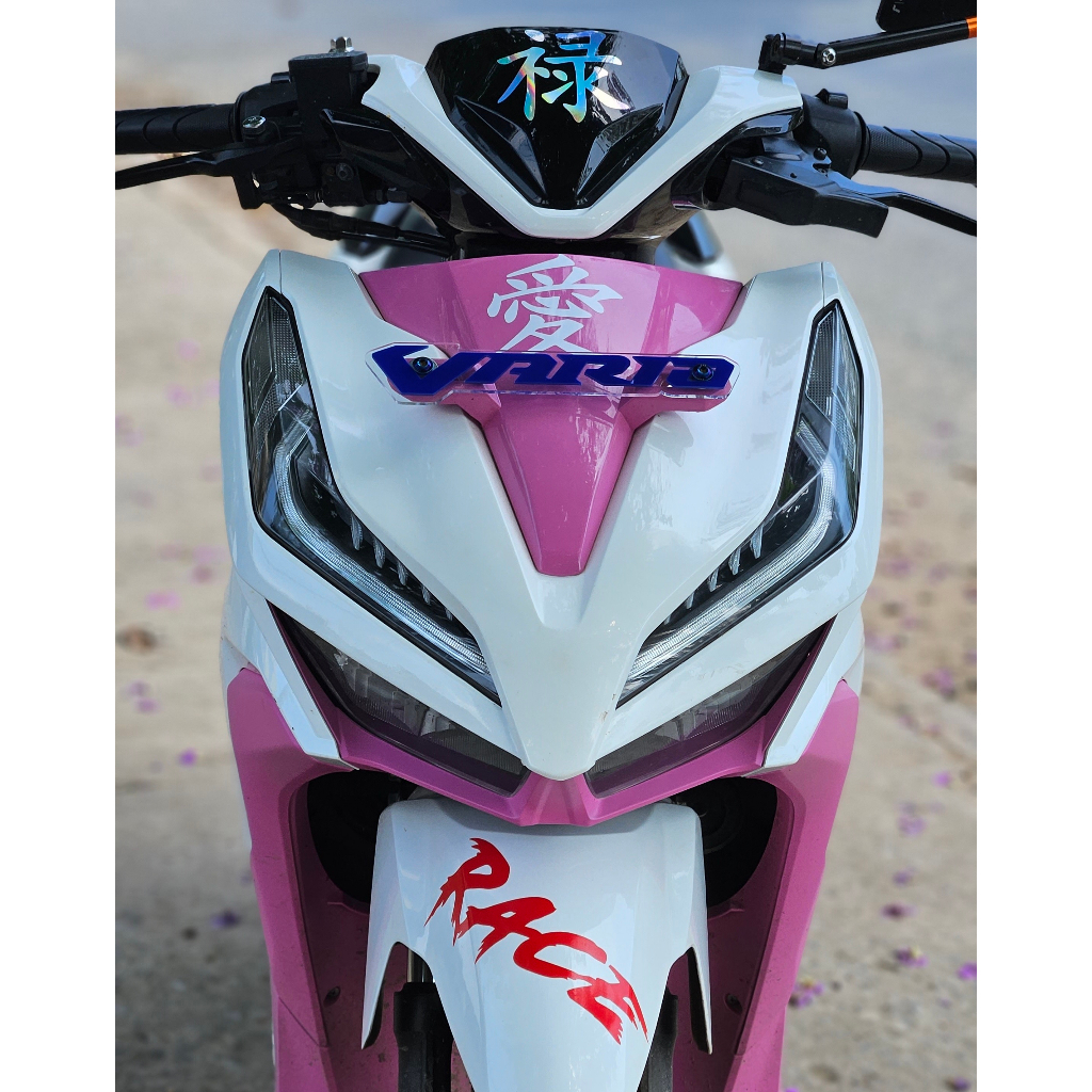 Bảng tên xe Vario Chữ Nổi - Chữ Vario gắn trước xe - Đồ chơi xe Vario - Phụ kiện xe Vario - Trang trí