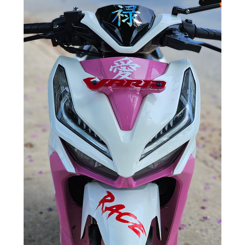 Bảng tên xe Vario Chữ Nổi - Chữ Vario gắn trước xe - Đồ chơi xe Vario - Phụ kiện xe Vario - Trang trí