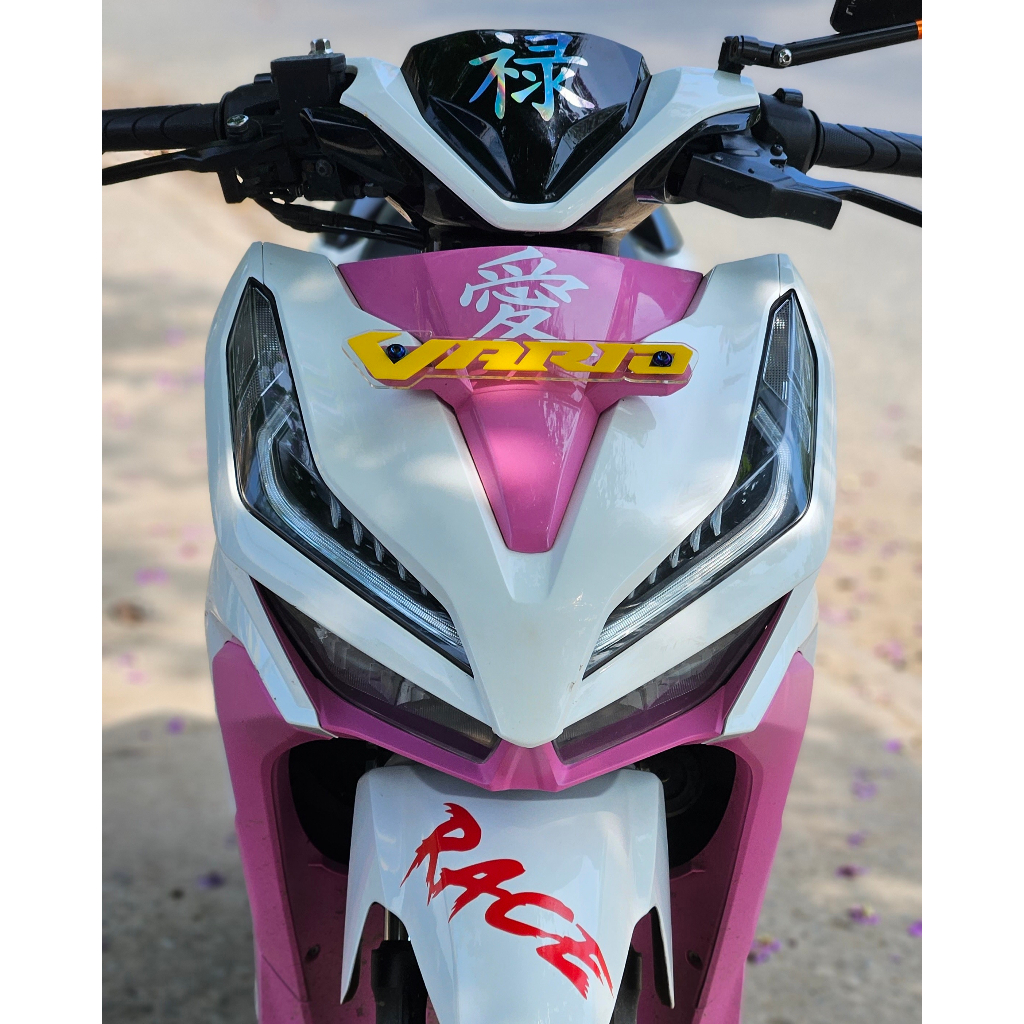 Bảng tên xe Vario Chữ Nổi - Chữ Vario gắn trước xe - Đồ chơi xe Vario - Phụ kiện xe Vario - Trang trí