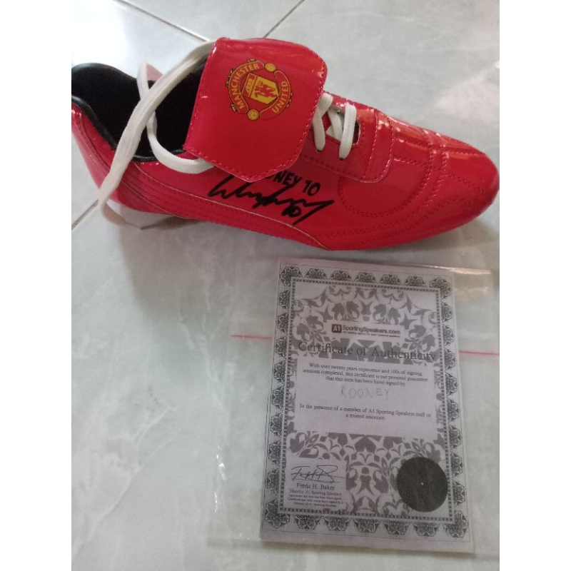 Giày bóng đá chữ ký cầu thủ Wayne Rooney ( chữ kí real )