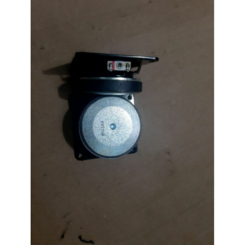 1 cặp = 2 cái loa hãng Sony hình vuông bao zin và xịn xò Kích thước 70mm ,Khoảng cách tâm 2 lỗ bắt ốc 75 mm,Từ lớn 65 mm