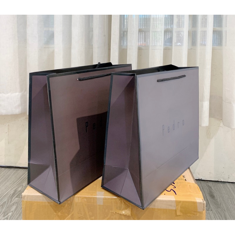 Túi giấy hãng Pe.dro đựng làm quà tặng có quai xách siêu sang