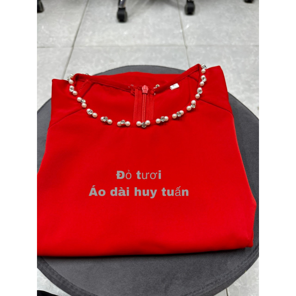 Bộ áo dài truyền thống  tay lỡ ,đính ngọc. màu đỏ tươi