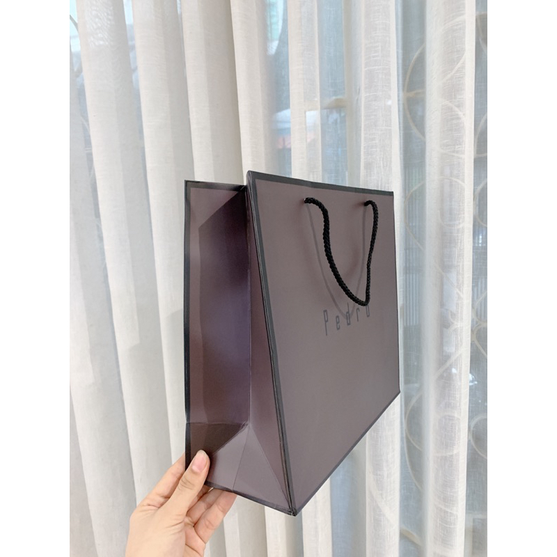 Túi giấy hãng Pe.dro đựng làm quà tặng có quai xách siêu sang