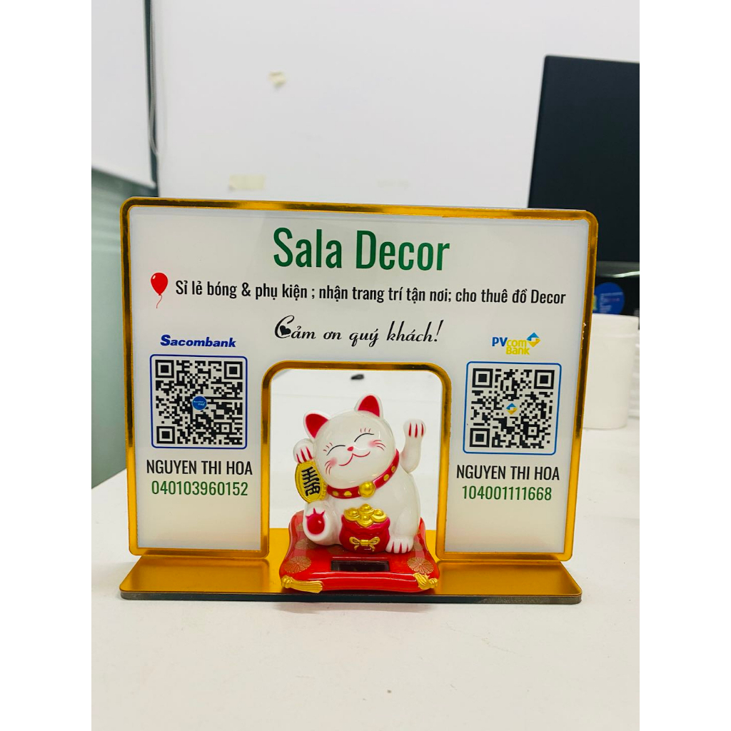 Bảng QR code để bàn mèo viền vàng thần tài in trên mica in theo yêu cầu