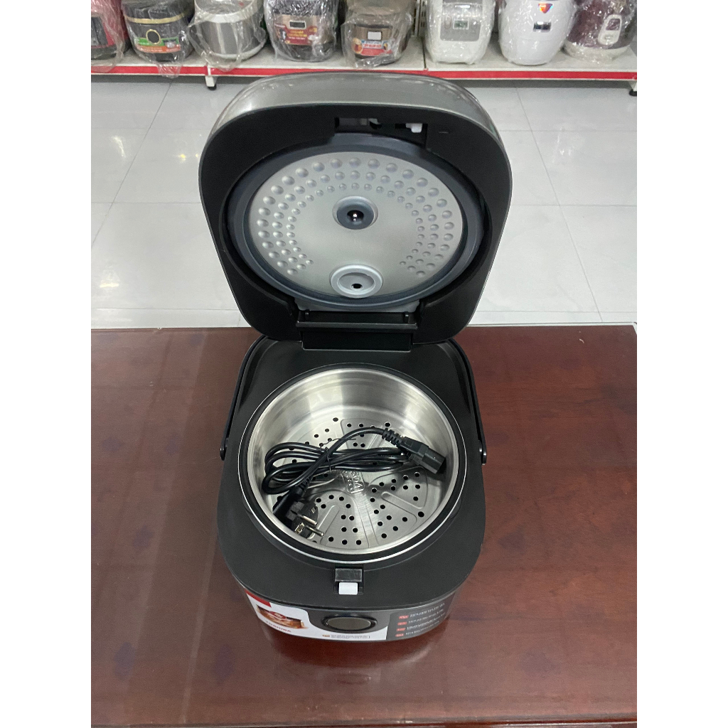 Nồi cơm cao tần Toshiba 1 lít RC-10IP1PV - Hàng trưng bày