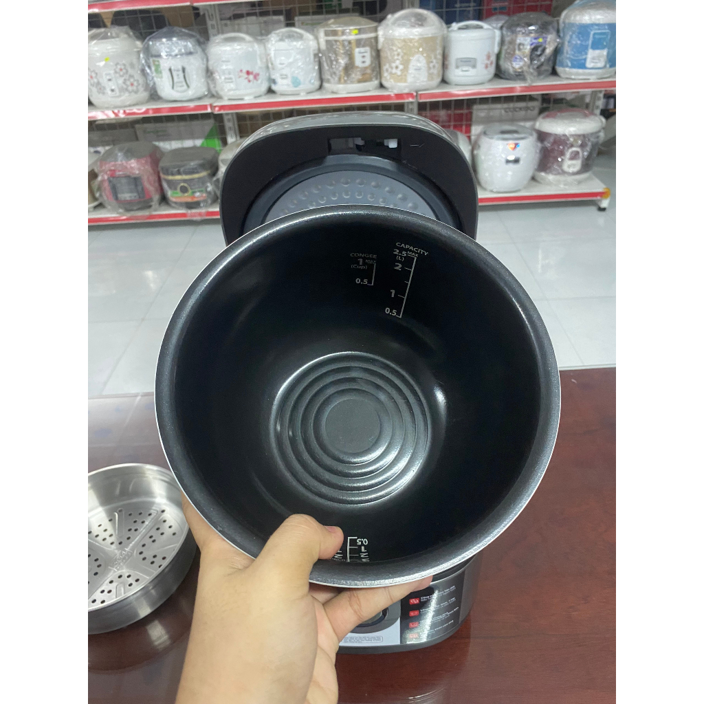 Nồi cơm cao tần Toshiba 1 lít RC-10IP1PV - Hàng trưng bày