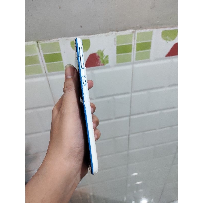 Xác điện thoại cũ HTC D820H nứt kính