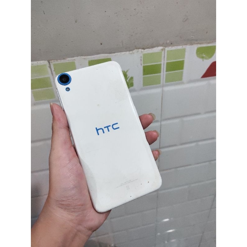 Xác điện thoại cũ HTC D820H nứt kính