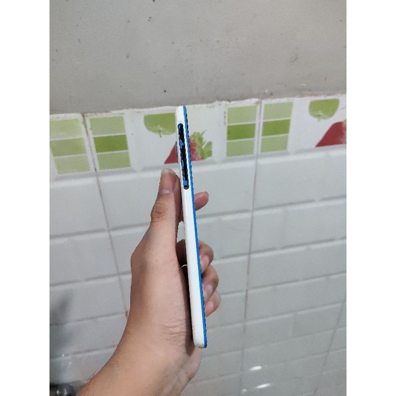 Xác điện thoại cũ HTC D820H nứt kính