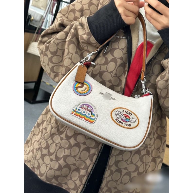 Túi Coach Teri Shoulder Bag