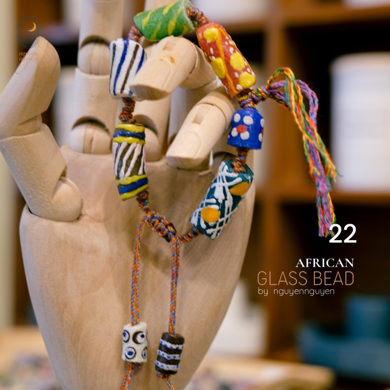 Vòng tay Lưu Ly Châu Phi thủ công, hoa văn vẽ màu phong cách của Châu Phi bảo vệ và may mắn cho người đeo