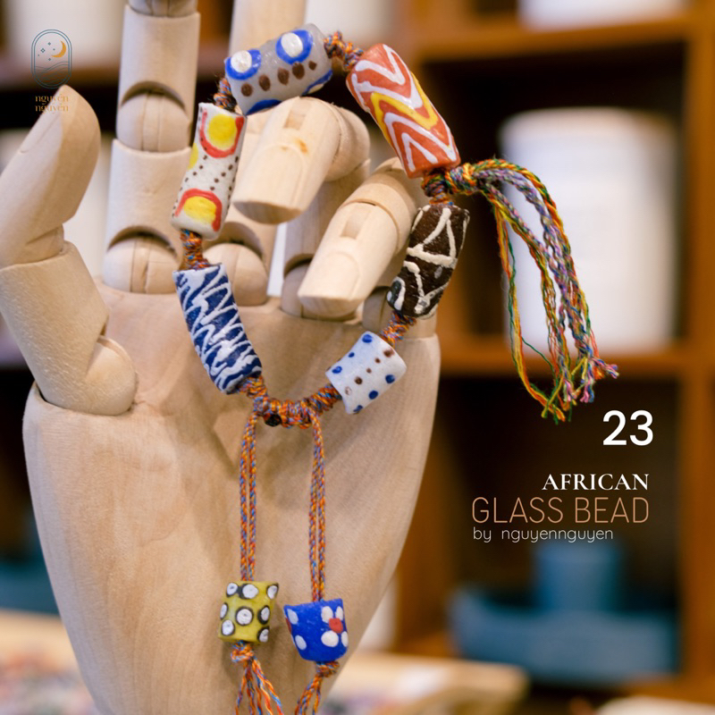 Vòng tay Lưu Ly Châu Phi thủ công, hoa văn vẽ màu phong cách của Châu Phi bảo vệ và may mắn cho người đeo