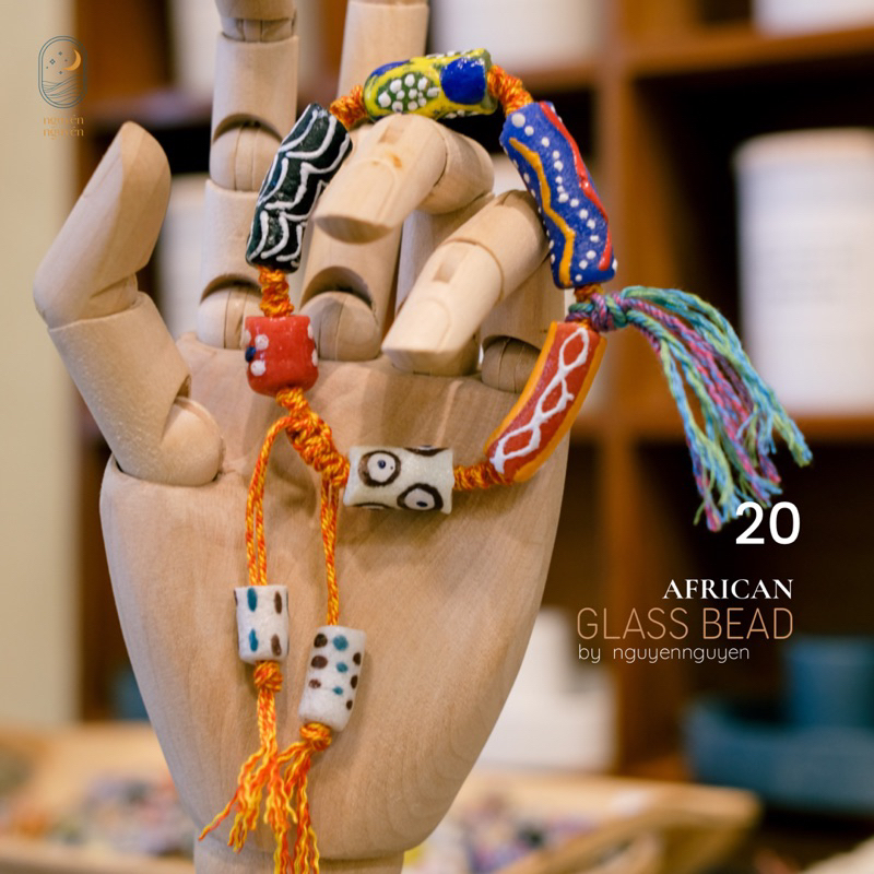 Vòng tay Lưu Ly Châu Phi thủ công, hoa văn vẽ màu phong cách của Châu Phi bảo vệ và may mắn cho người đeo