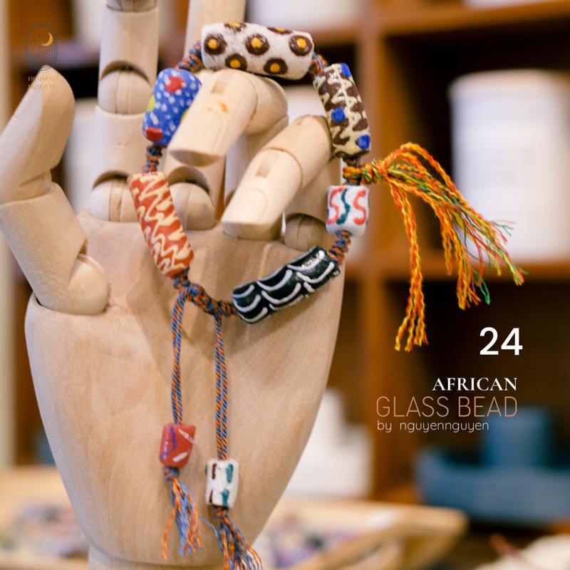 Vòng tay Lưu Ly Châu Phi thủ công, hoa văn vẽ màu phong cách của Châu Phi bảo vệ và may mắn cho người đeo