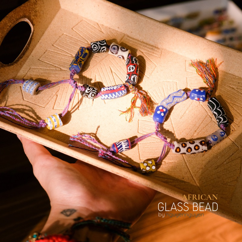 Vòng tay Lưu Ly Châu Phi thủ công, hoa văn vẽ màu phong cách của Châu Phi bảo vệ và may mắn cho người đeo