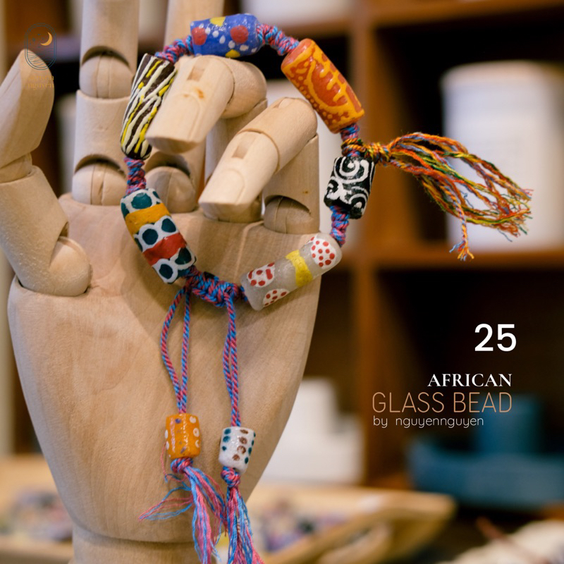 Vòng tay Lưu Ly Châu Phi thủ công, hoa văn vẽ màu phong cách của Châu Phi bảo vệ và may mắn cho người đeo